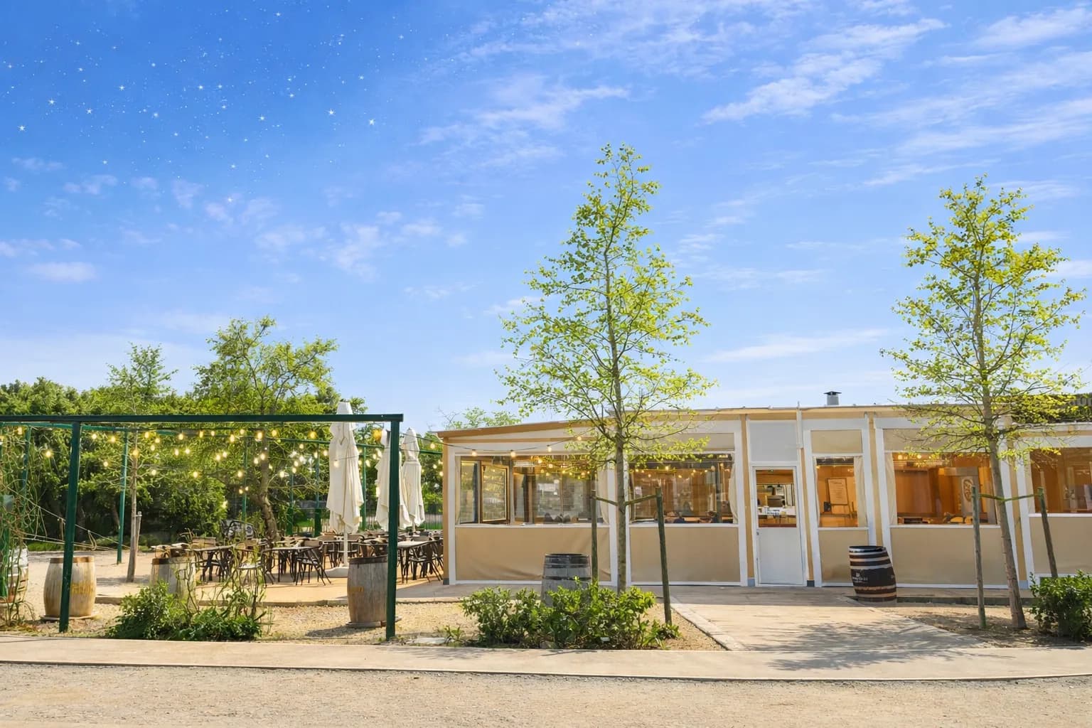 El Chiringuito de Torrelodones — terraza restaurante en pleno parque de Torrelodones